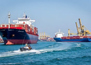 circulation perturbée aux bassins à flot de bordeaux en raison de multiples départs de navires. prévisions, impacts et conseils pour vos déplacements.